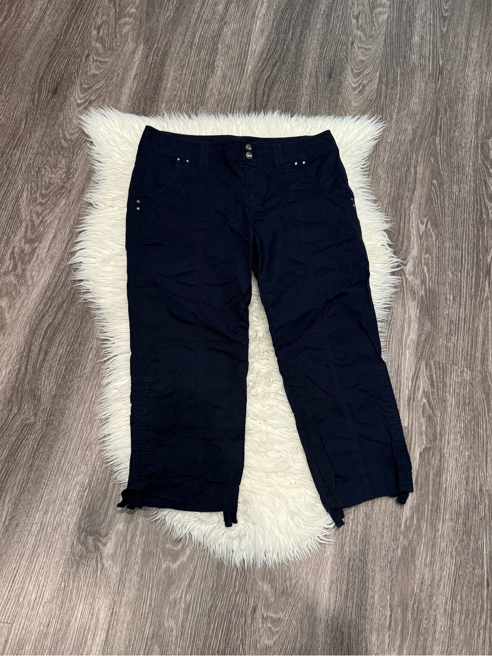 INC International Concepts cropped cargo capri pants